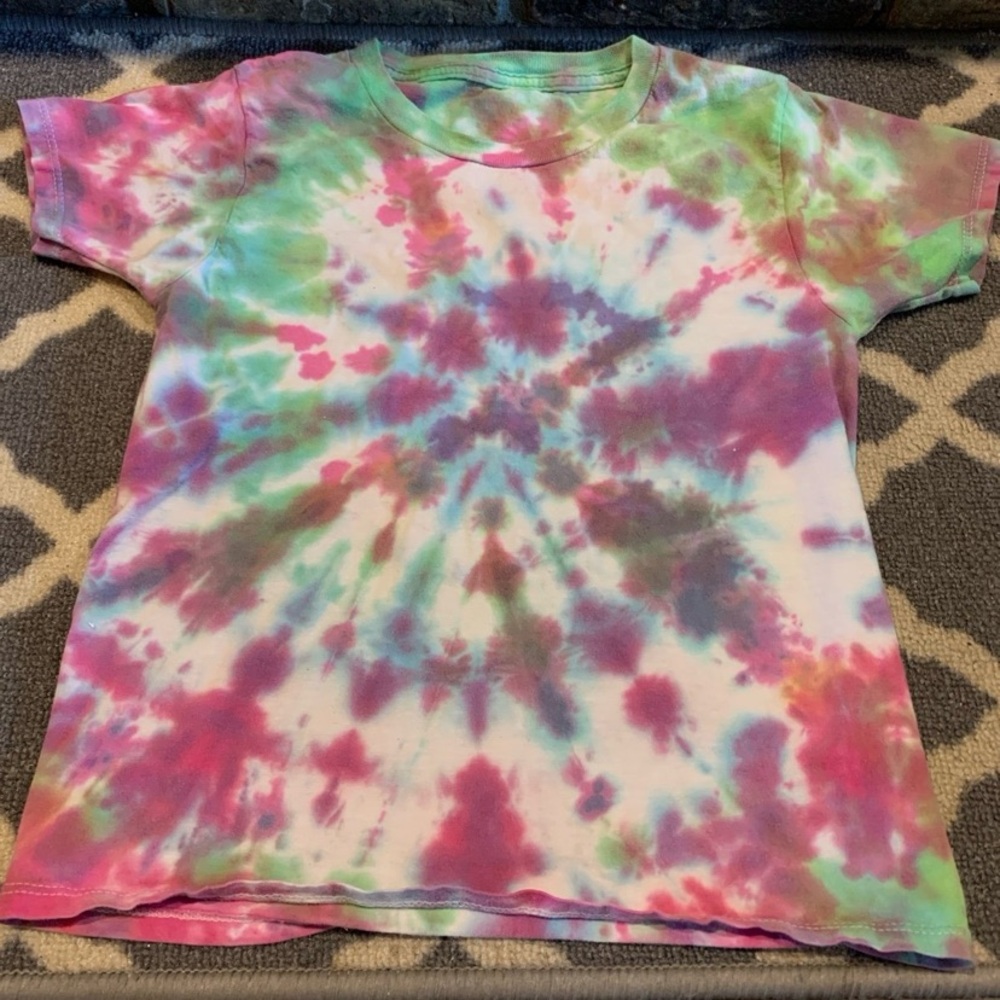 Girls size 6 tie dye shirt